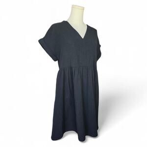 NWT UNIVERSAL THREAD Black V-Neck Short-Sleeve Pocket Dress